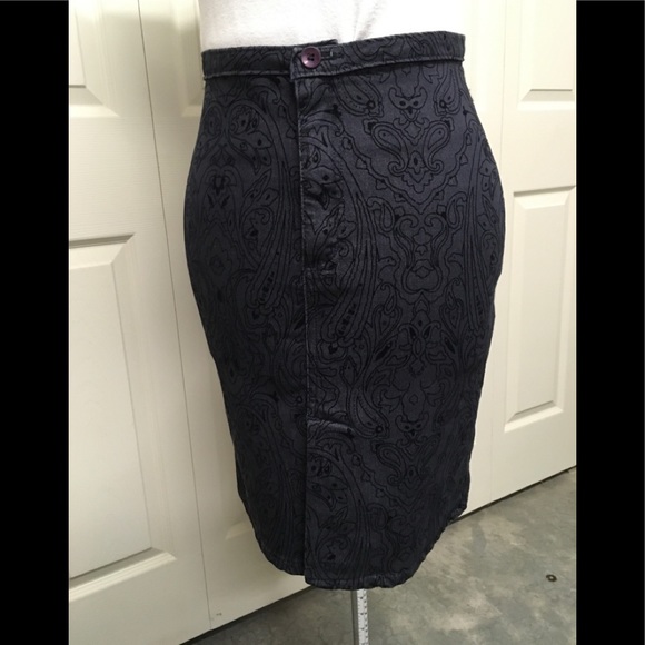 Embossed denim suit worn once or twice. - Picture 4 of 6